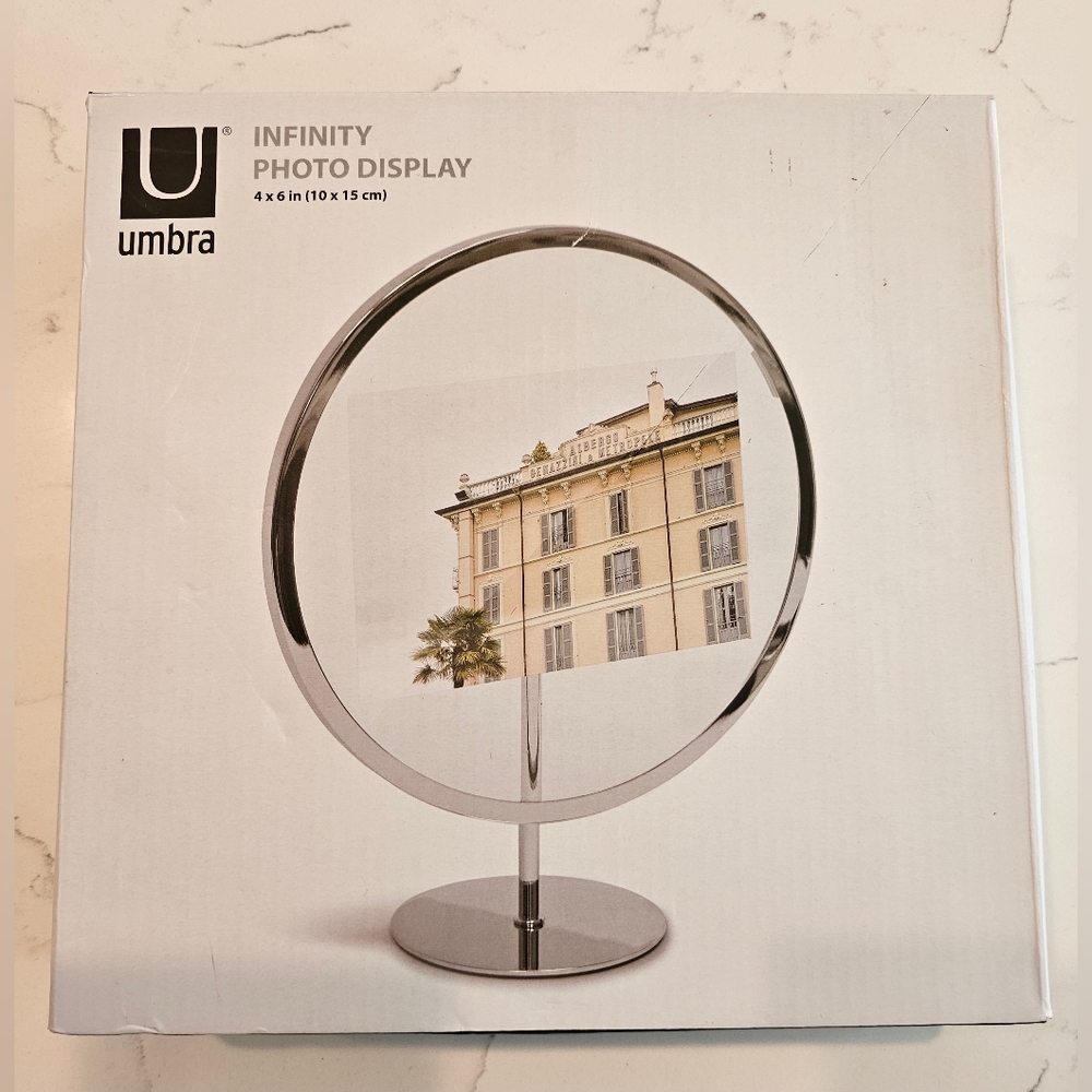 Umbra Infinity Photo Display